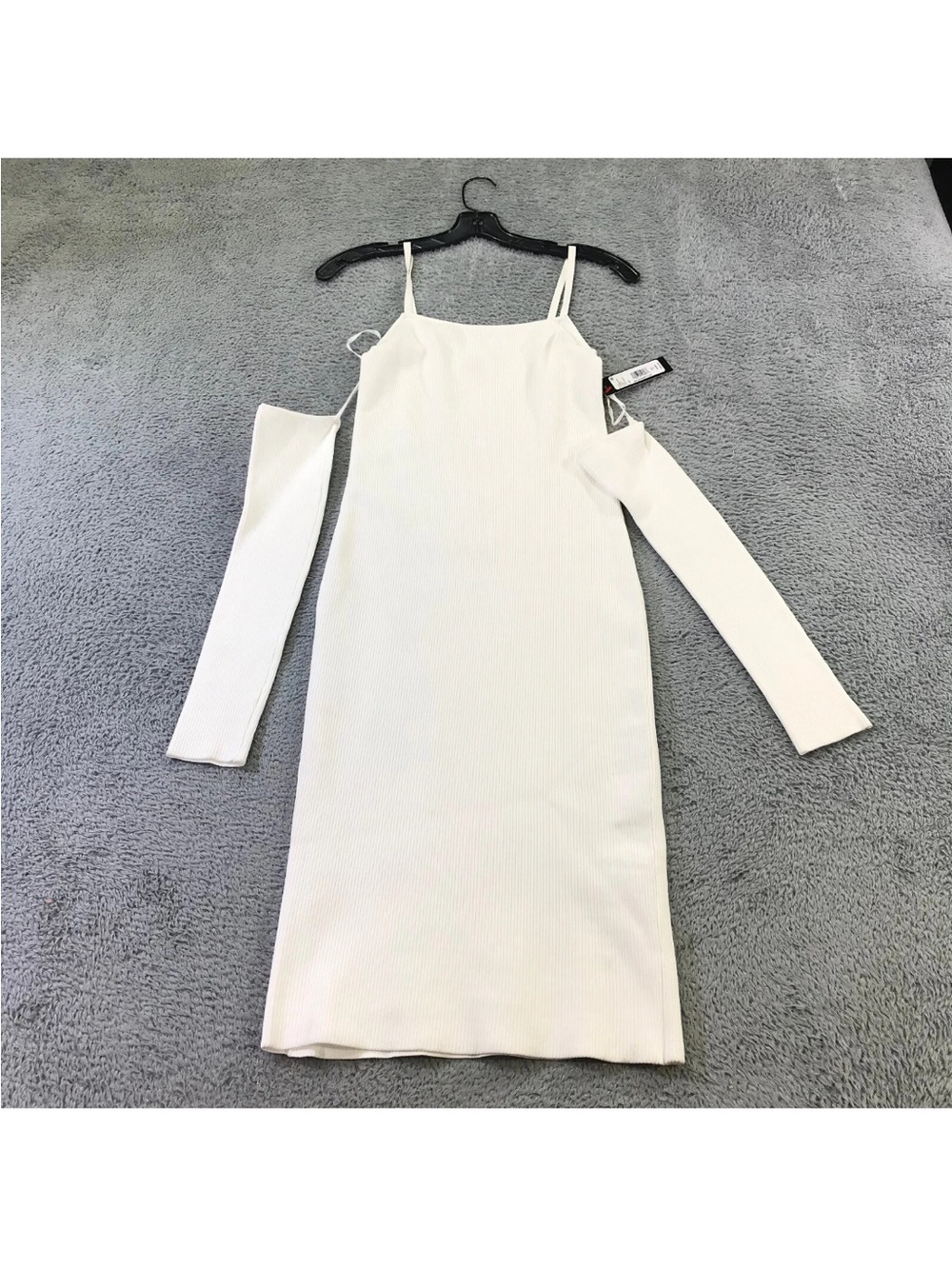 Alice + Olivia 🌹White Cold-Shoulder Ribbed Midi Dress
